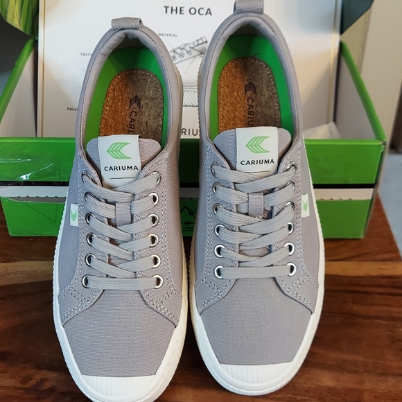 SALE 9.5 Womens Cariuma OCA Low Canvas Sneakers Gray Sustainability Eco-Friendly - Picture 1 of 10